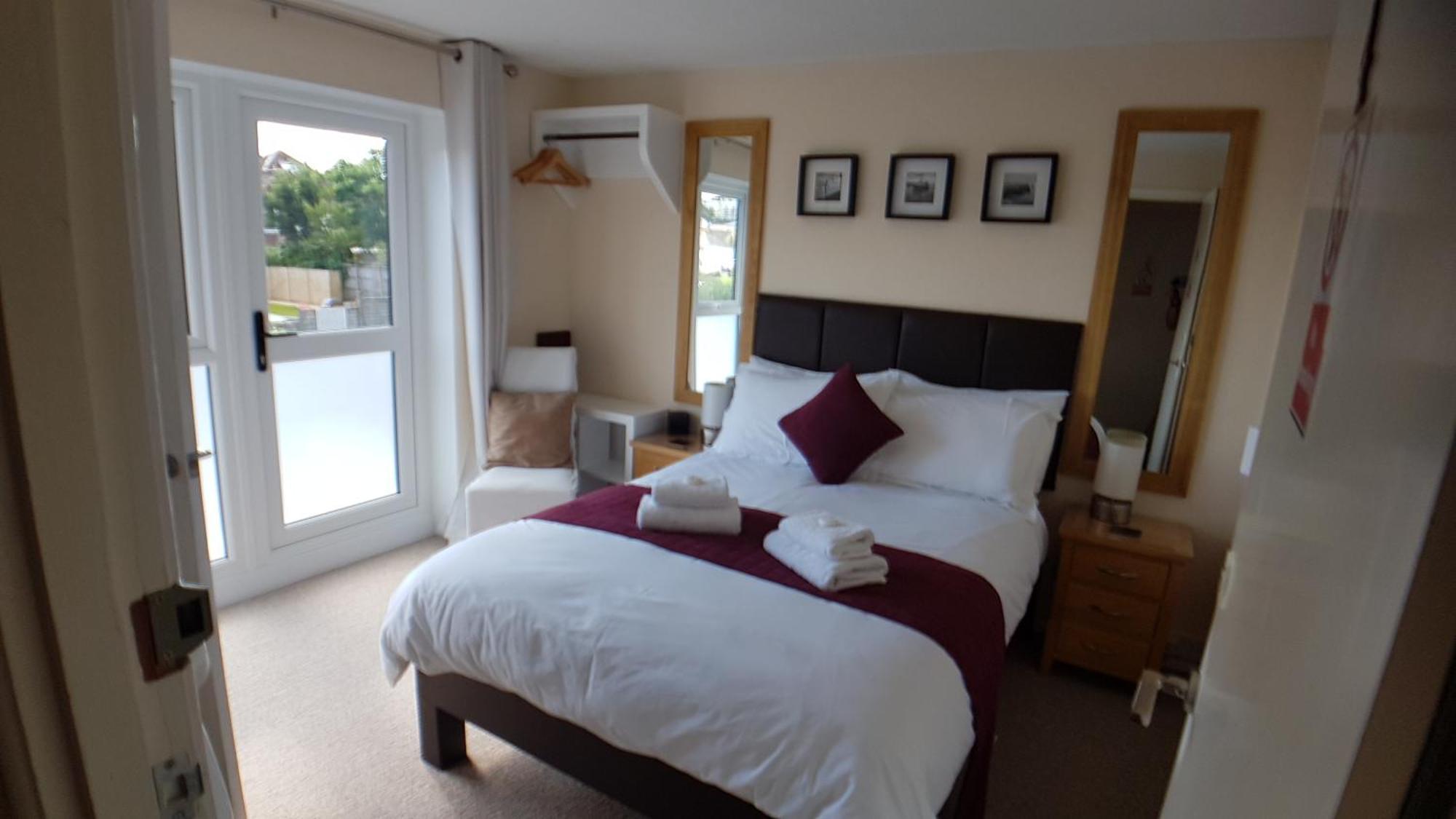 Charnwood Guest House Lyme Regis Room photo